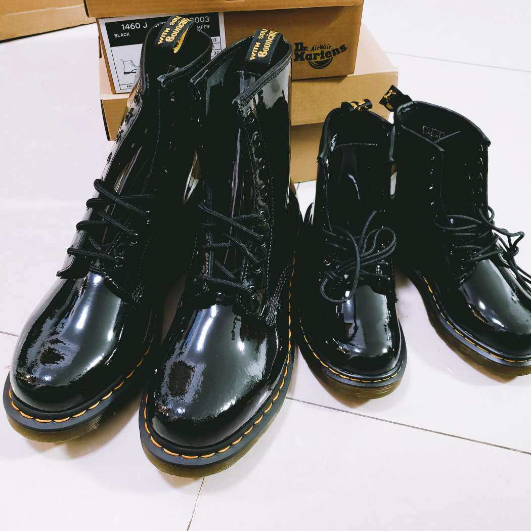 买这个马丁靴也是有故事的。 某天逛某个海淘App，看到这款马