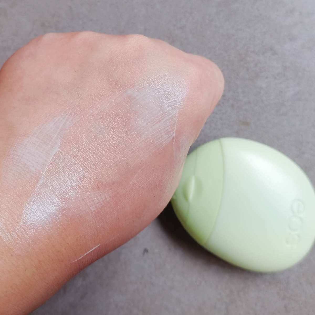 EOS护手霜🙌，只想说，好用！ EOS家的润唇膏已经被美剧