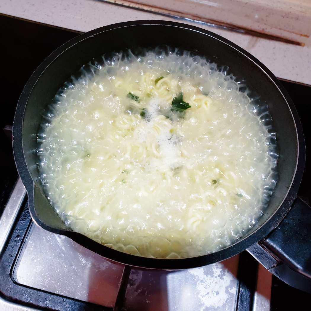 我们的方便面时光  在宝宝午睡的时候，有2个小时是属于我们的
