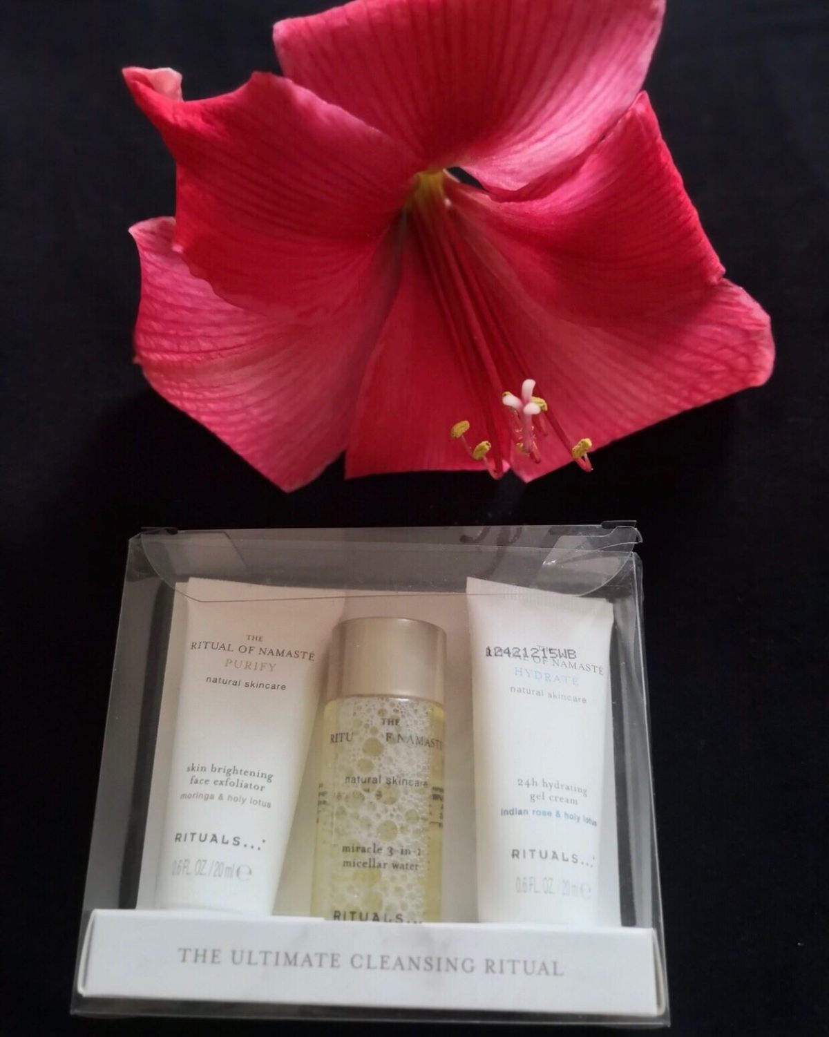 Rituals丝绸洗面奶 ，含有**成分白莲花和辣木精华，无