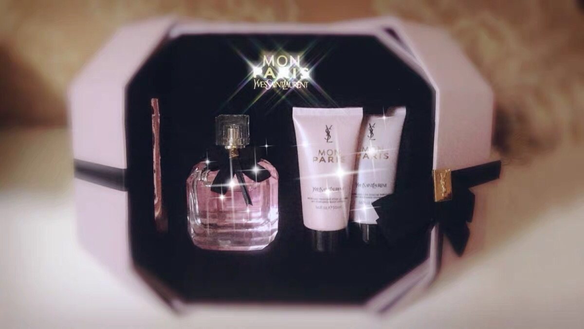 俄版，YSL圣诞烟花限定套盒 30ml香水➕50ml 身体乳