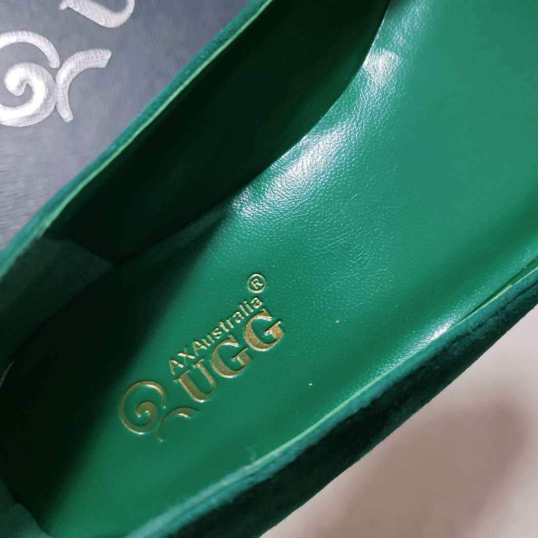 《买鞋尺码参考☞ugg AXA 篇》  这双鞋子据说是《蓝色