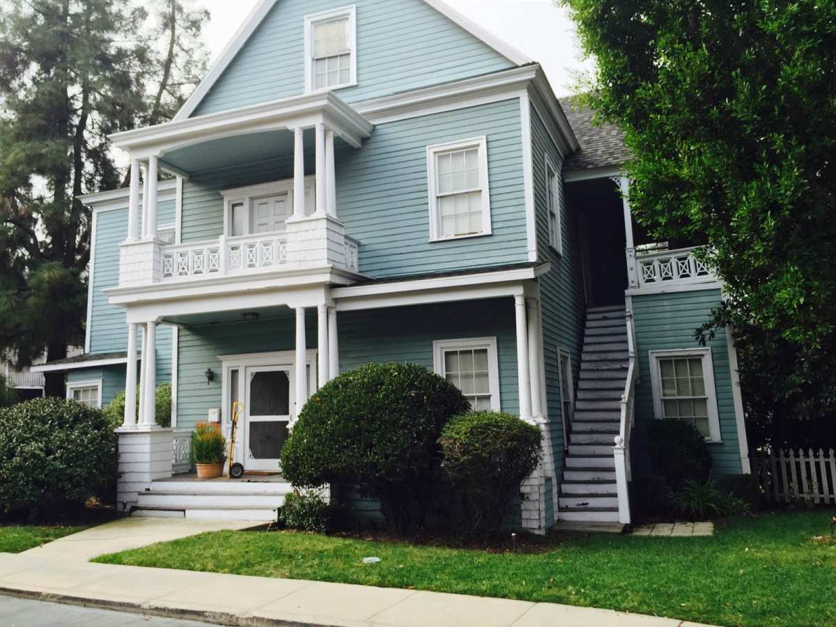 翻翻照片发现了之前在环球影城拍的绝望主妇紫藤街 陪伴了我整个