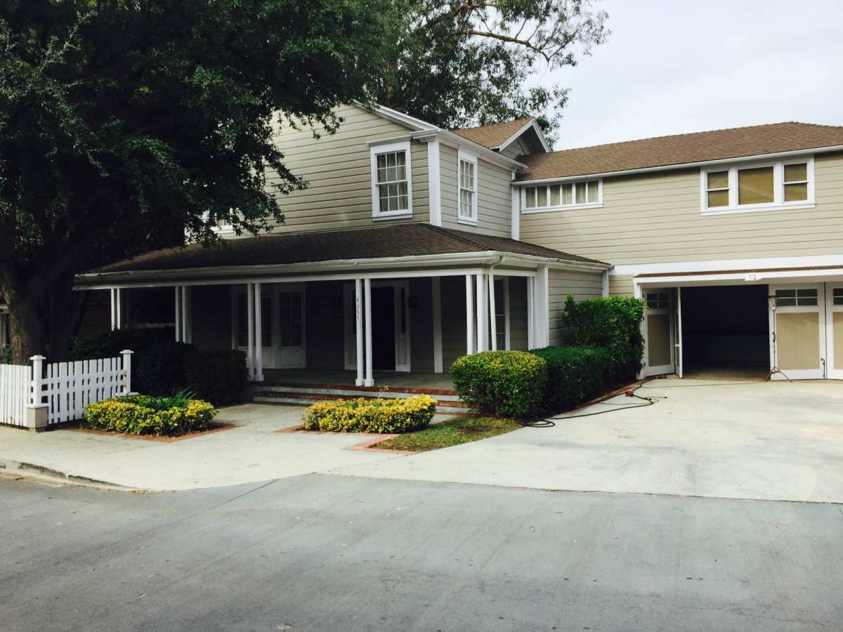 翻翻照片发现了之前在环球影城拍的绝望主妇紫藤街 陪伴了我整个