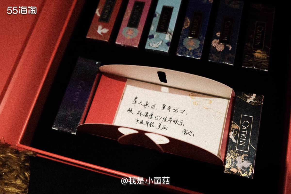 #七夕怎么过# 当然是收礼物过呀～  颐和园联名口红—嘻嘻迟