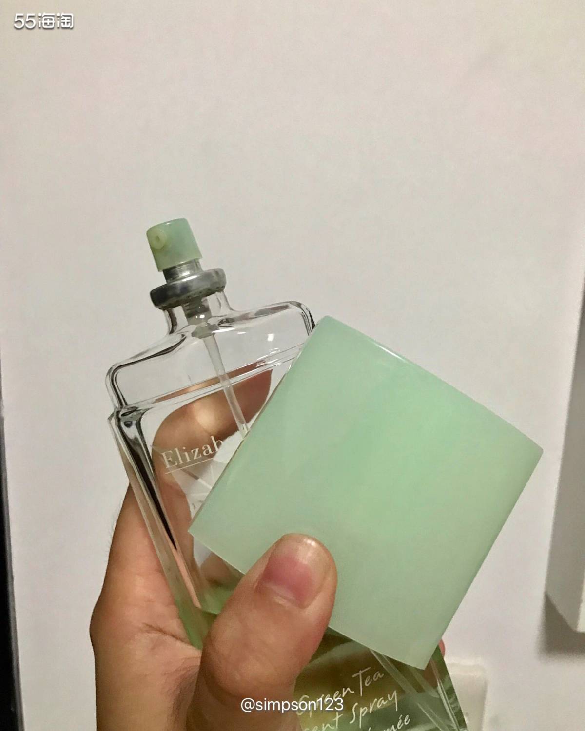伊丽莎白雅顿的绿茶香水，非常著名的味道，非常清新，特别适合夏
