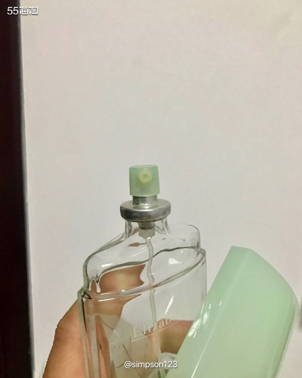 伊丽莎白雅顿的绿茶香水，非常著名的味道，非常清新，特别适合夏