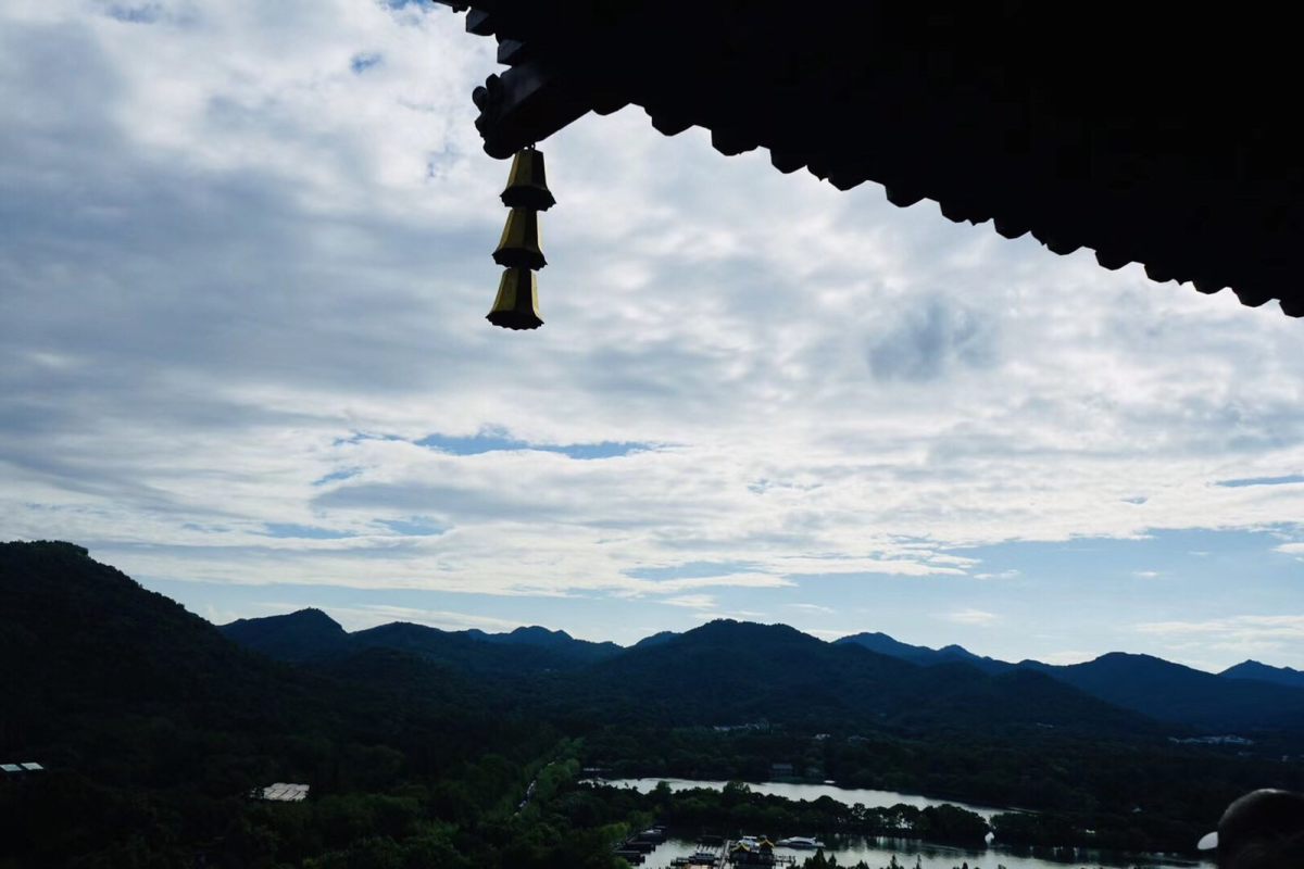8月晒单也疯狂_No_13🧚‍♀️西子湖畔，随便一拍便是一