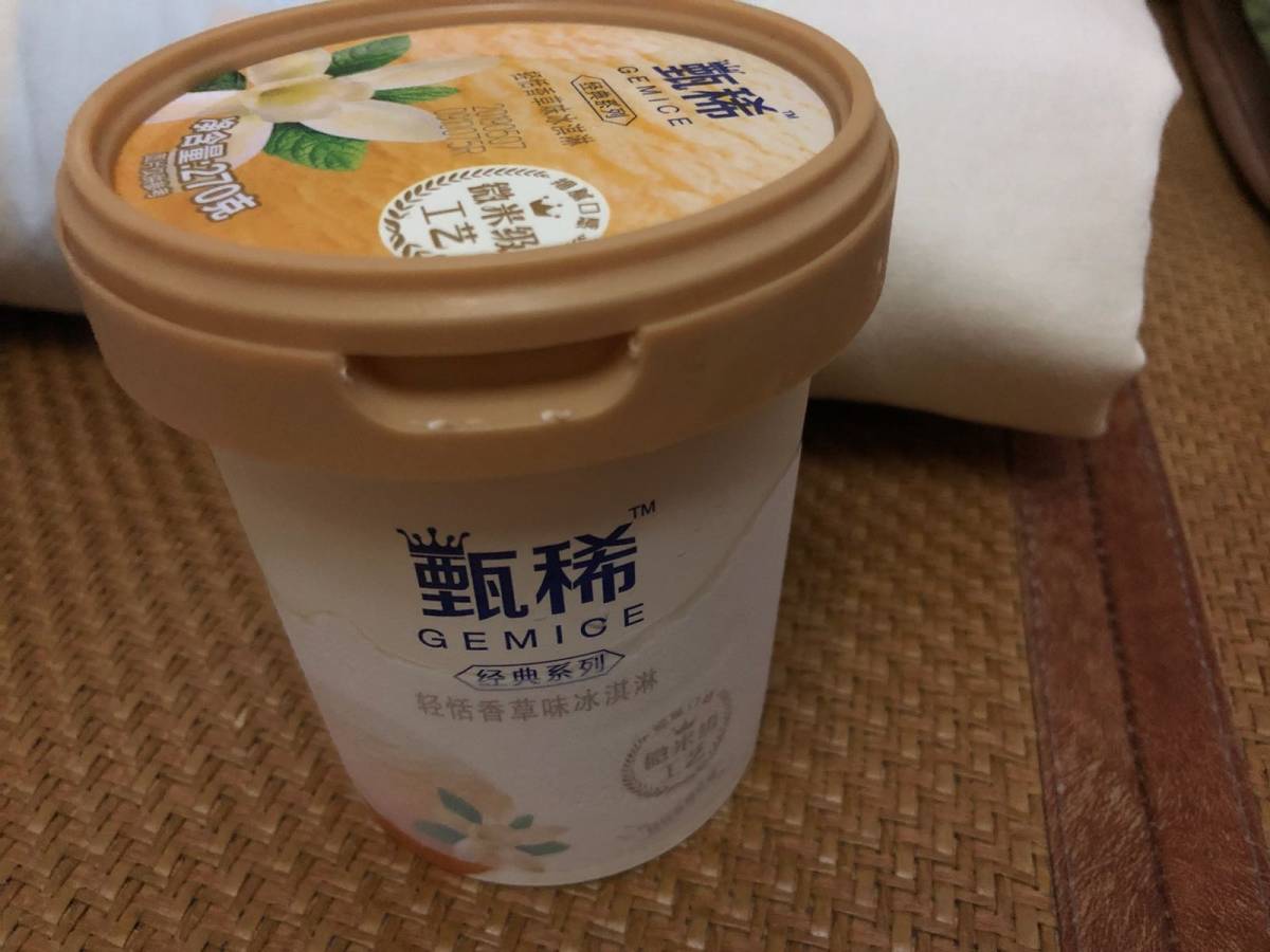 8月打卡之第二十篇 伊利甄稀冰淇淋 超市打折的时候买了好几罐