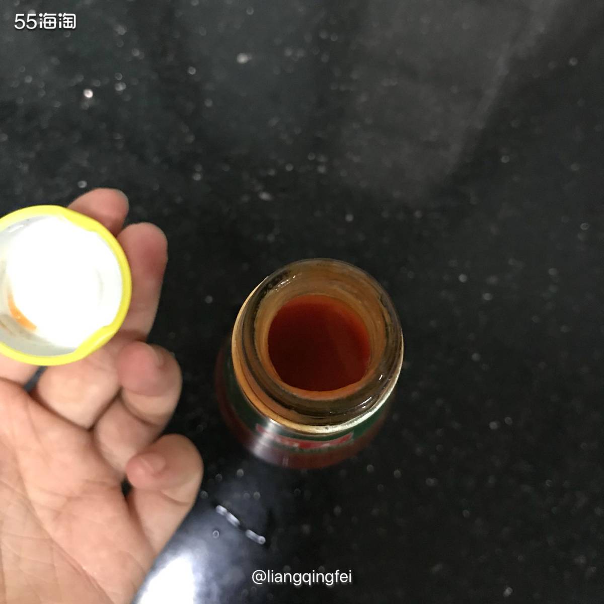 海天牌的蒜蓉辣椒酱超级好吃，对于这种不能吃辣的广东人来说，这