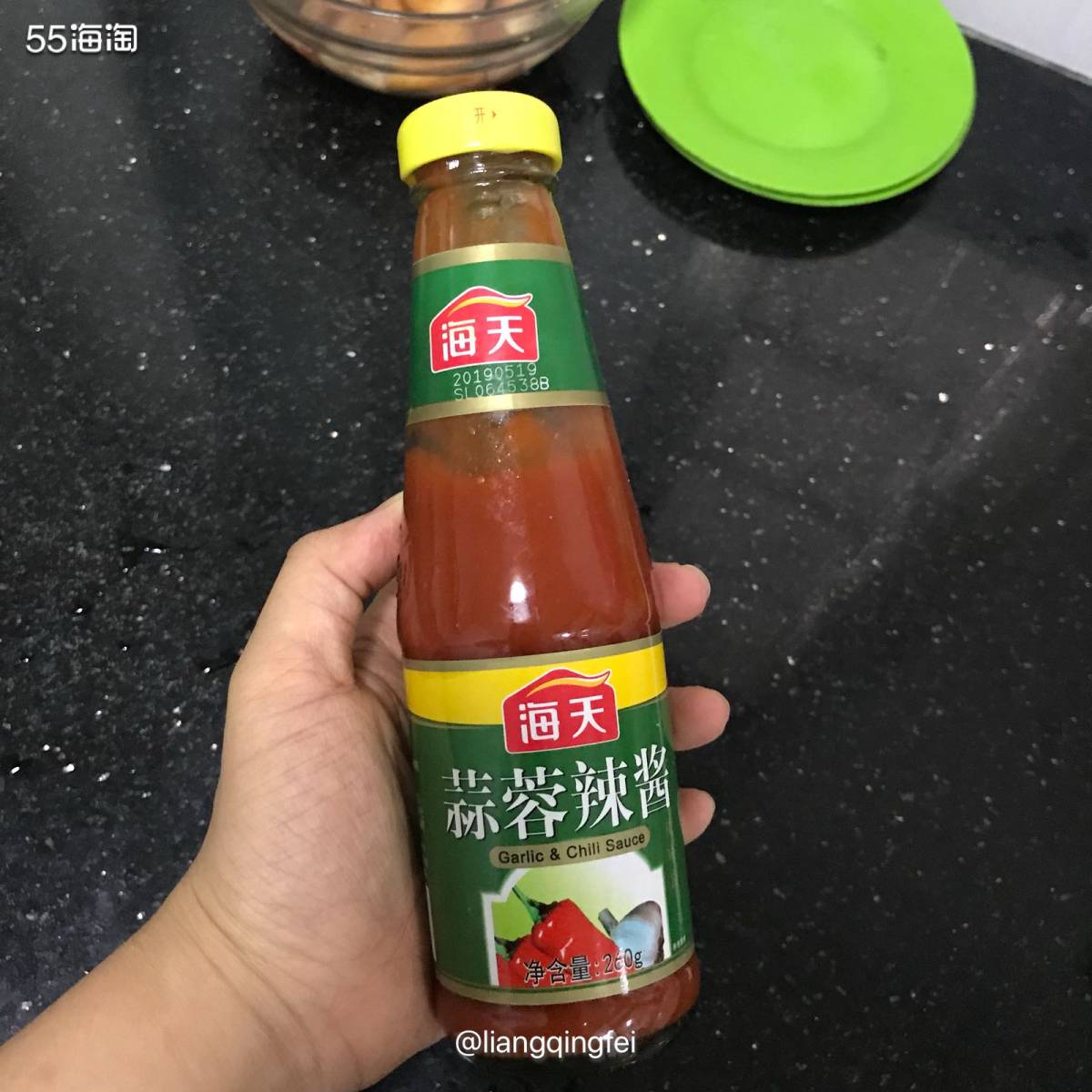 海天牌的蒜蓉辣椒酱超级好吃，对于这种不能吃辣的广东人来说，这
