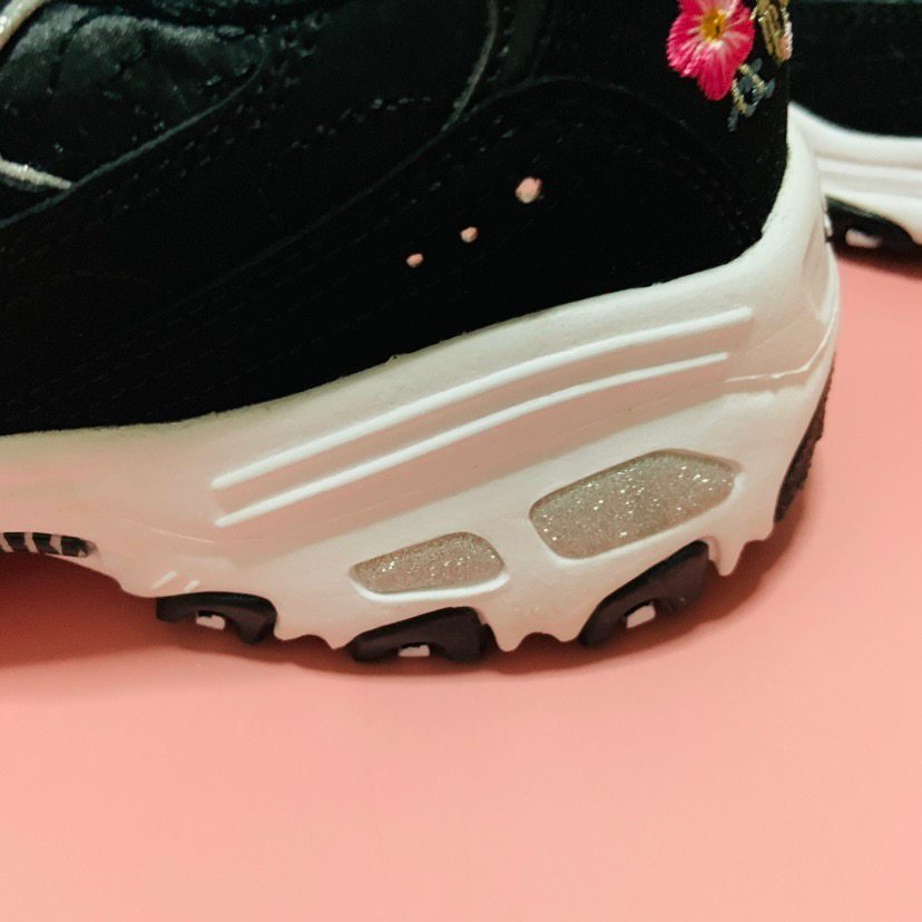 八月打卡我来啦🚗10 终于收到了斯凯奇刺绣鞋👟 购入网站