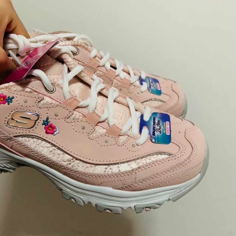 八月打卡我来啦🚗10 终于收到了斯凯奇刺绣鞋👟 购入网站