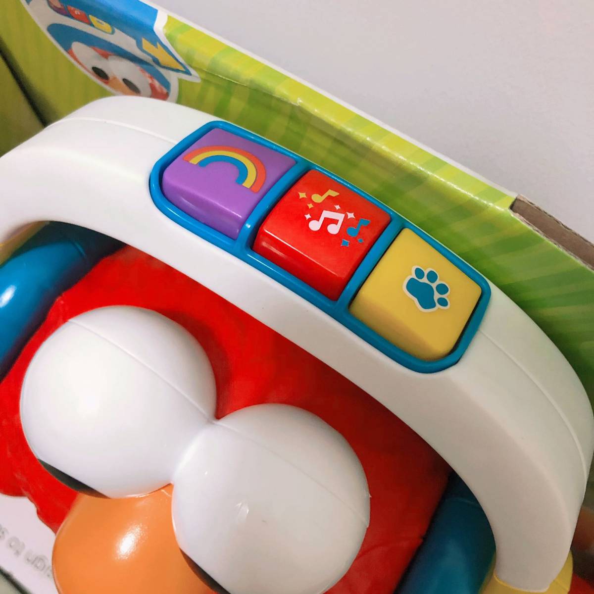 昨天错过了一套芝麻街滚球玩具，心情不好… 然后拿出这套看El