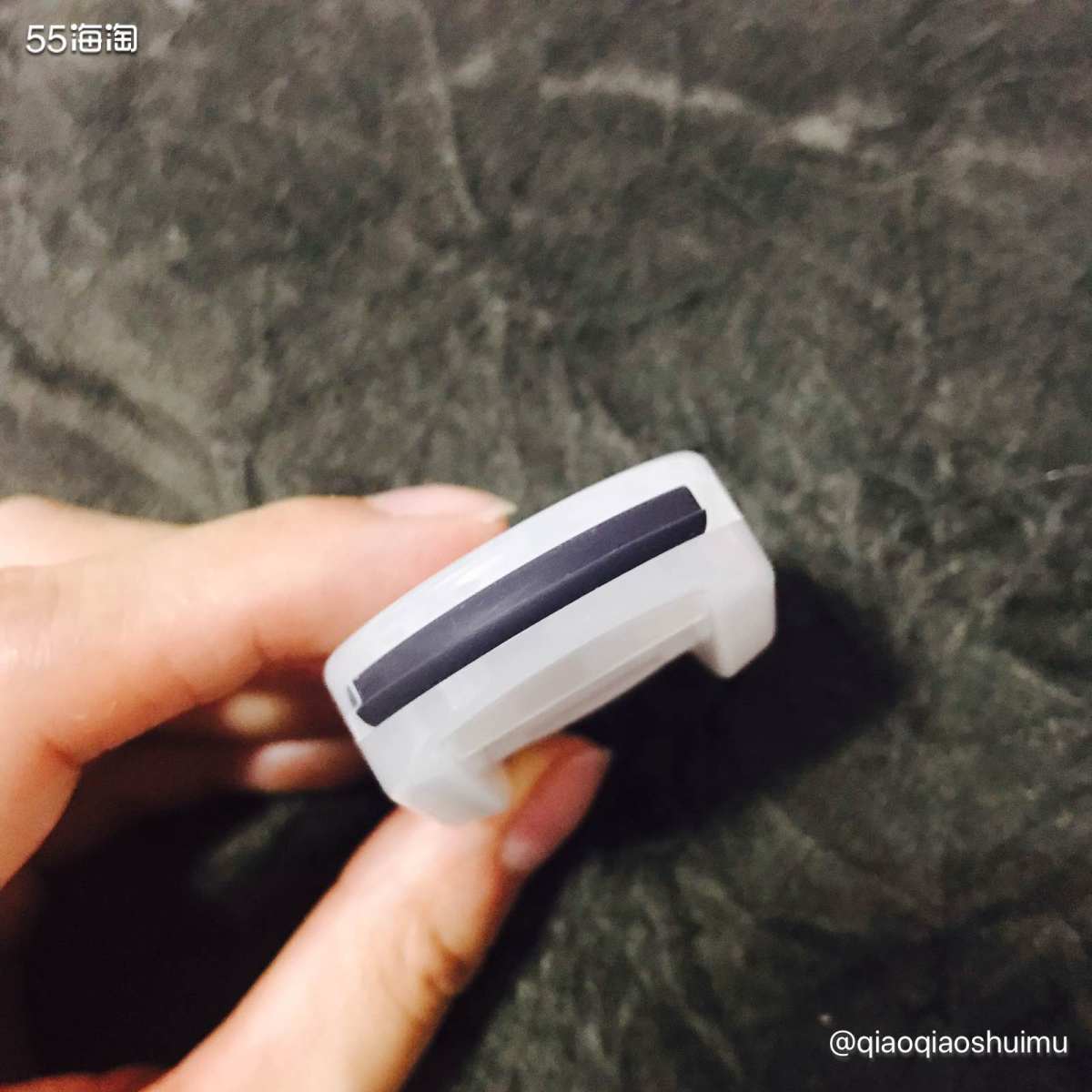 前几天中午去买了大名鼎鼎的muji无印良品便携式睫毛夹🙂，