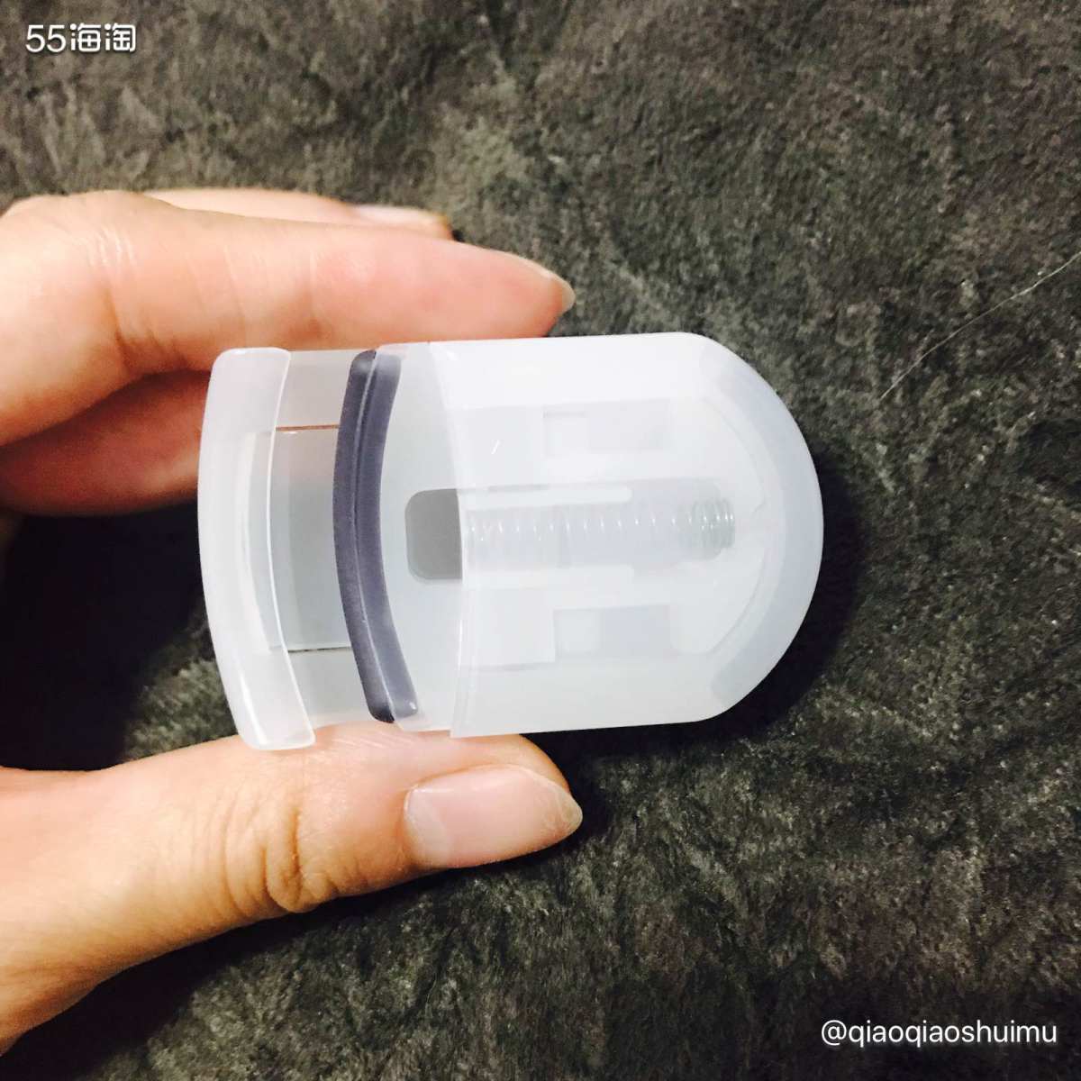 前几天中午去买了大名鼎鼎的muji无印良品便携式睫毛夹🙂，