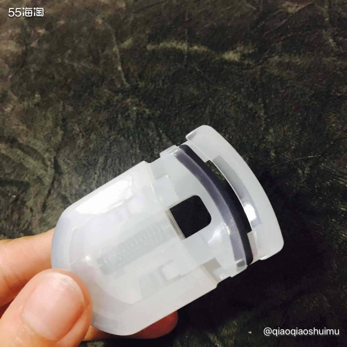 前几天中午去买了大名鼎鼎的muji无印良品便携式睫毛夹🙂，