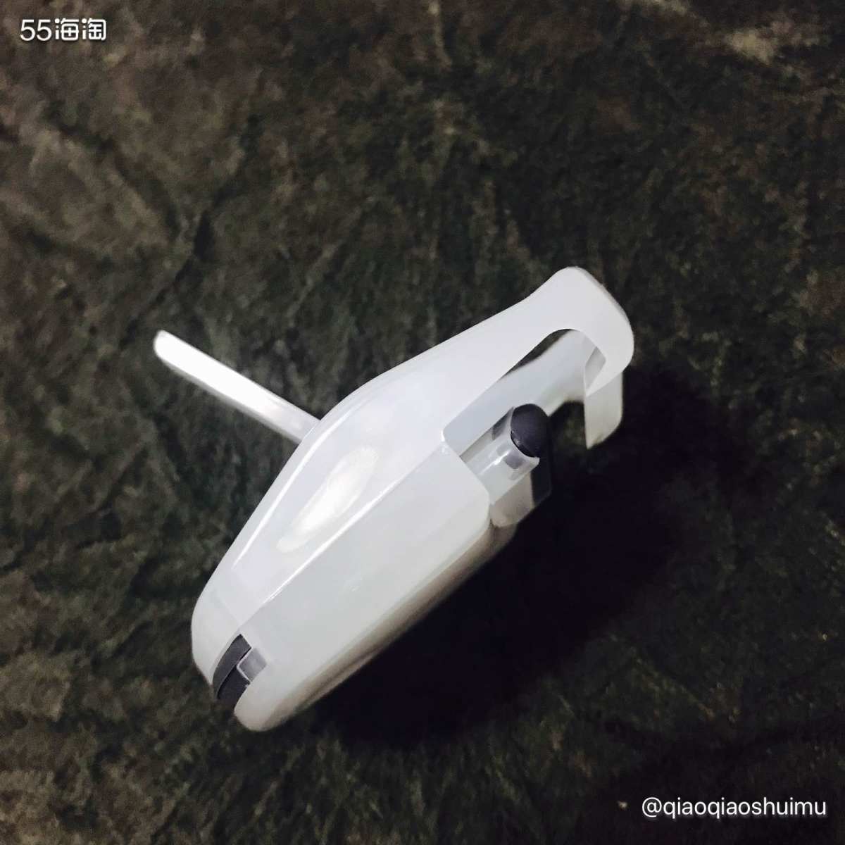 前几天中午去买了大名鼎鼎的muji无印良品便携式睫毛夹🙂，