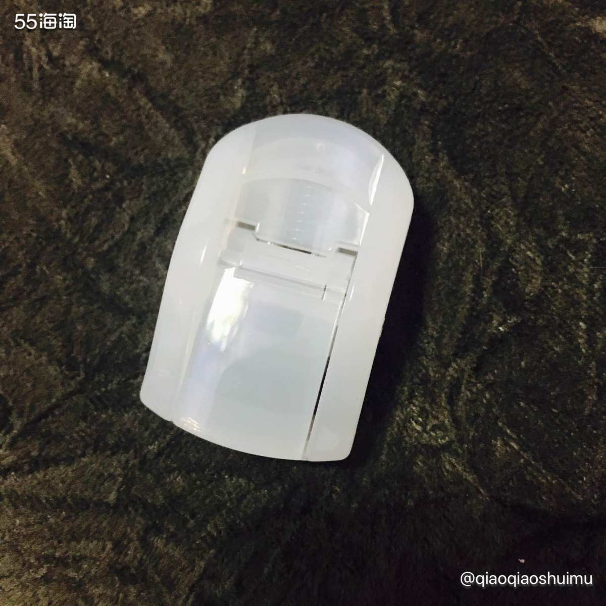 前几天中午去买了大名鼎鼎的muji无印良品便携式睫毛夹🙂，