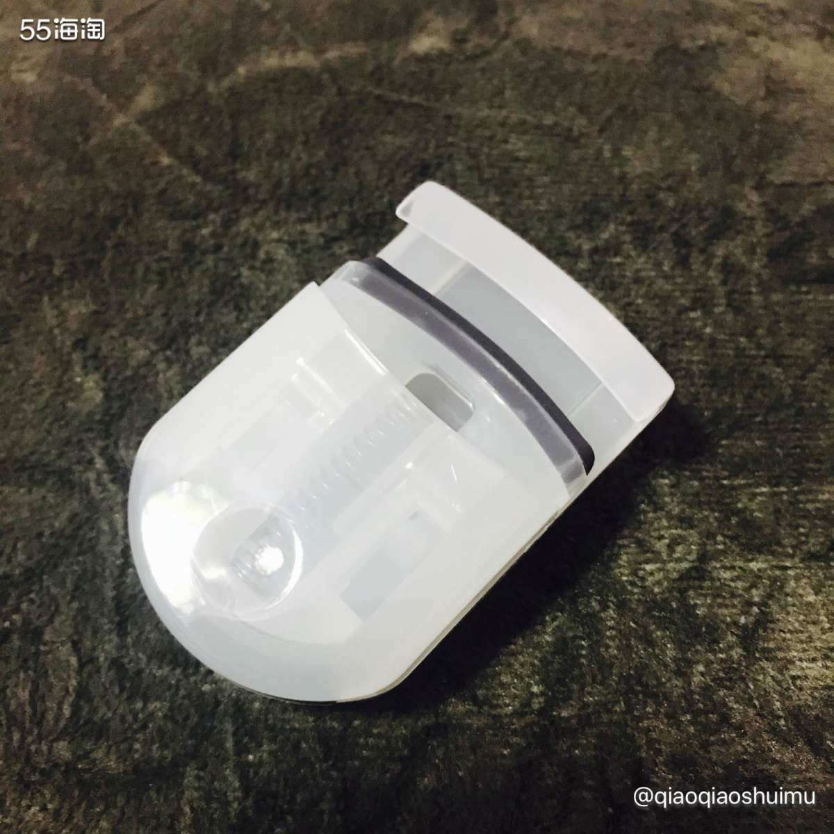 前几天中午去买了大名鼎鼎的muji无印良品便携式睫毛夹🙂，