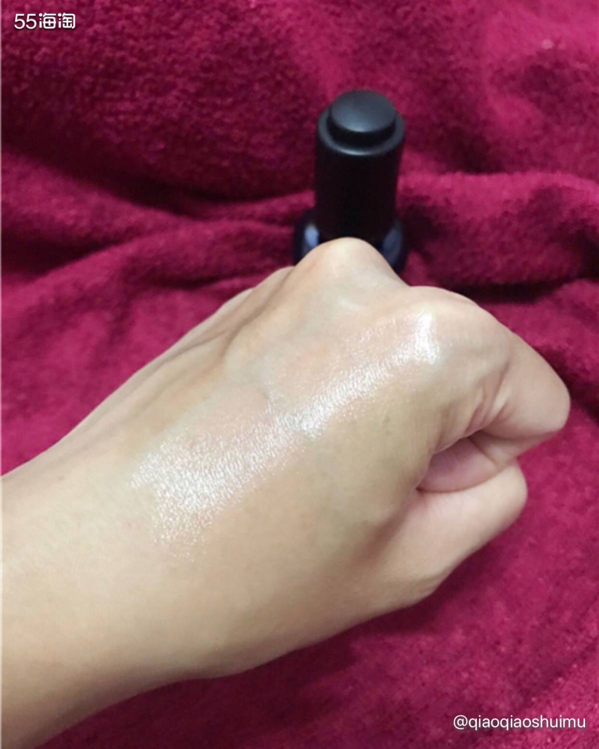 这瓶科颜氏蓝精灵精华是50ml版本，沉甸甸的一大瓶，真得可以