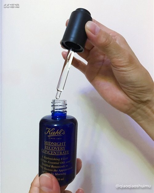 这瓶科颜氏蓝精灵精华是50ml版本，沉甸甸的一大瓶，真得可以