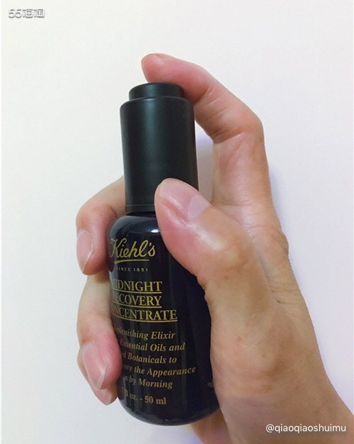 这瓶科颜氏蓝精灵精华是50ml版本，沉甸甸的一大瓶，真得可以