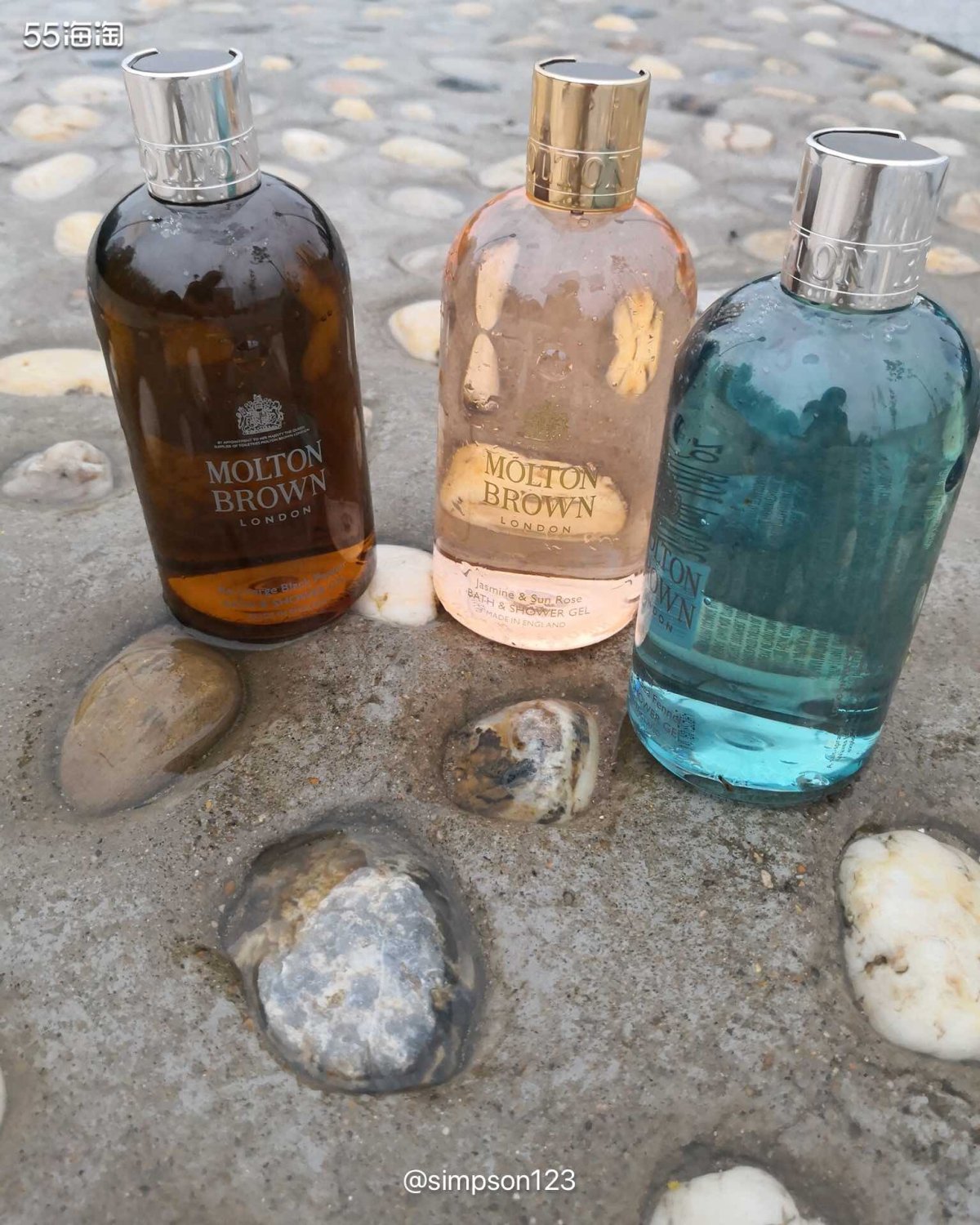 第一次用他们家，molton brown的沐浴露，打特价包邮