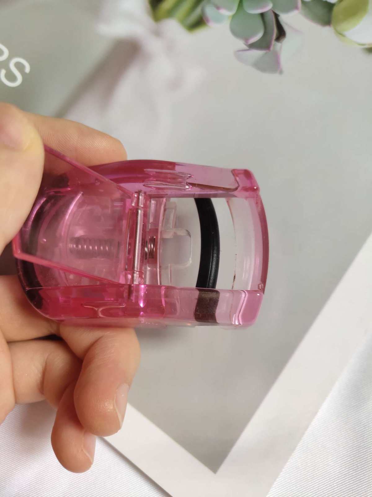 🌈🌈day21—贝印迷你型睫毛夹    相信大家都有过被