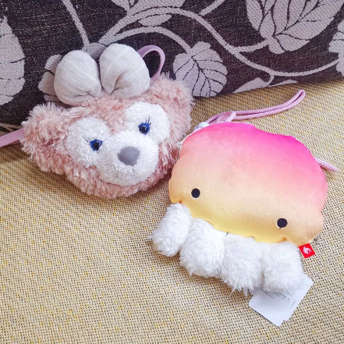 今天晒两只可爱的包包。都是出去游玩的收获！ 一只是shell