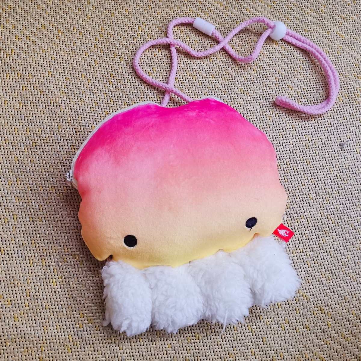 今天晒两只可爱的包包。都是出去游玩的收获！ 一只是shell