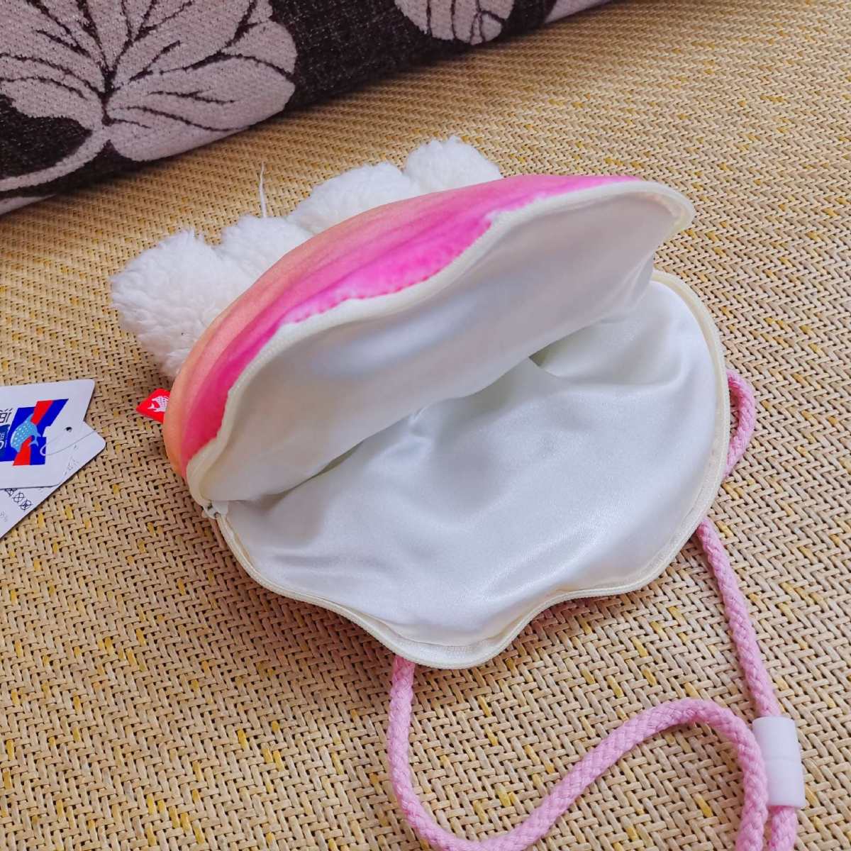 今天晒两只可爱的包包。都是出去游玩的收获！ 一只是shell