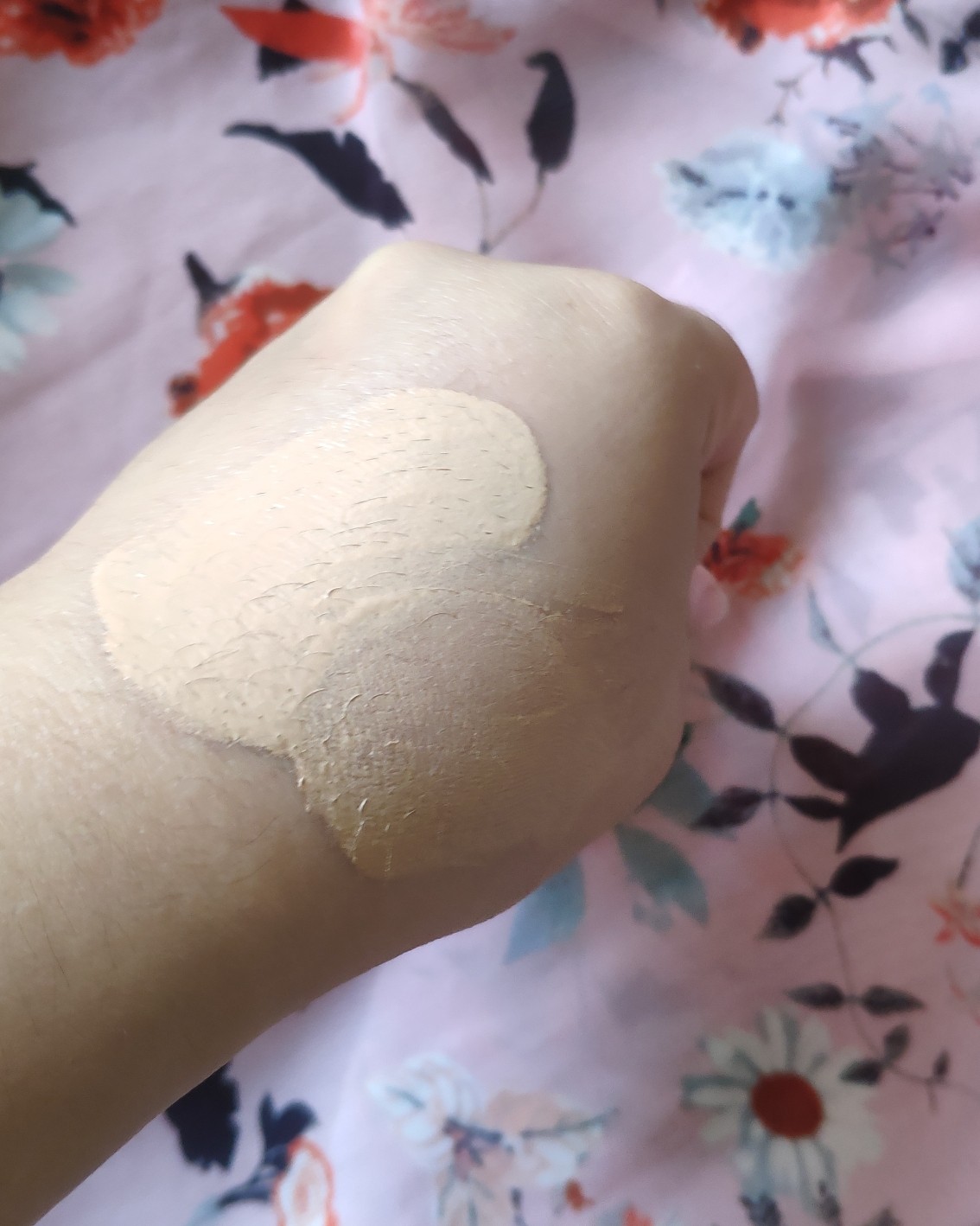 🌟 平价养肤粉底液——妙巴黎果粉底液        ✅我是