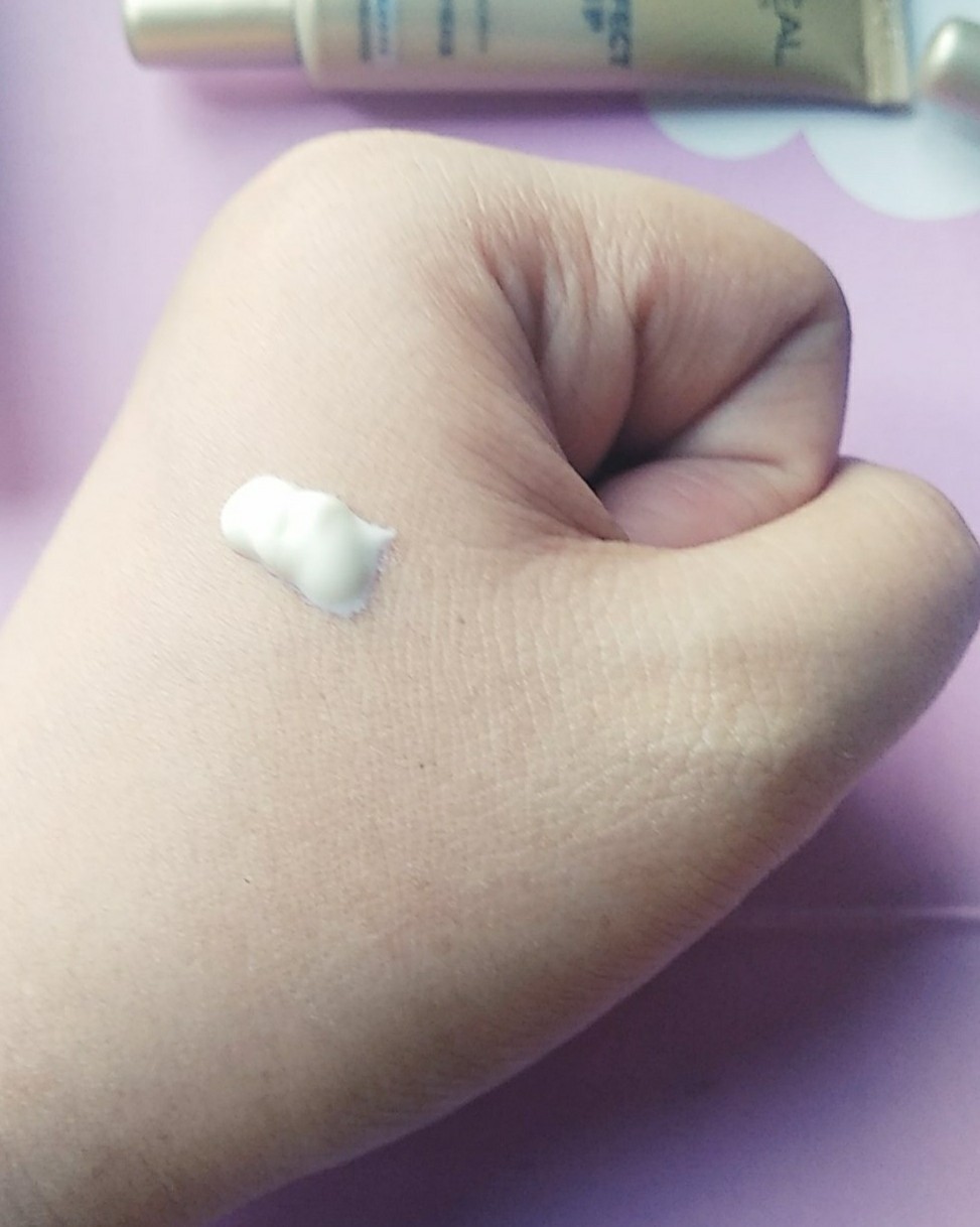 ✨**--欧莱雅小金管  欧莱雅近年来开挂了似的，唇膏唇釉做