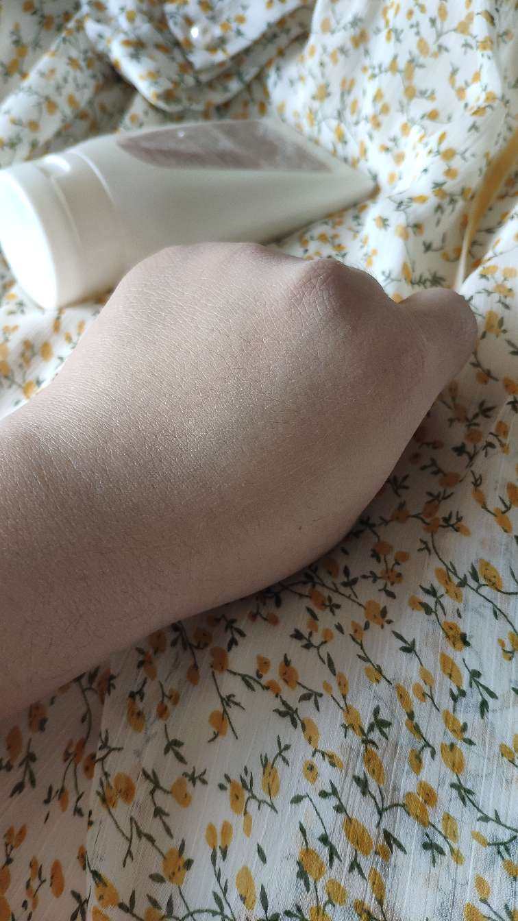🌟个神器——珂洛雪约会身体乳  ✅涂上之后能迅速，如果有约