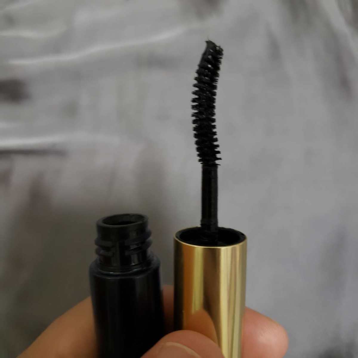 雅诗兰黛睫毛膏使用感受  自从买了雅诗兰黛的产品之后再也没买