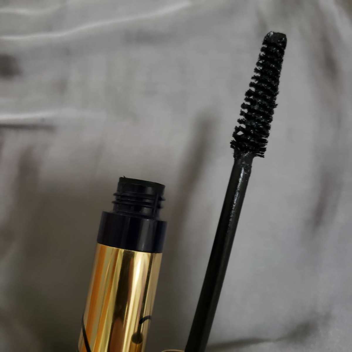 雅诗兰黛睫毛膏使用感受  自从买了雅诗兰黛的产品之后再也没买