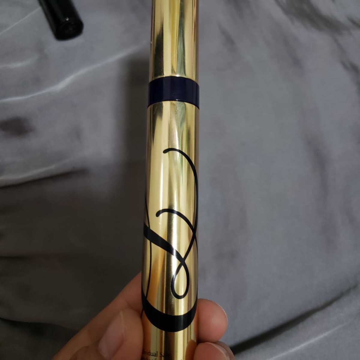 雅诗兰黛睫毛膏使用感受  自从买了雅诗兰黛的产品之后再也没买