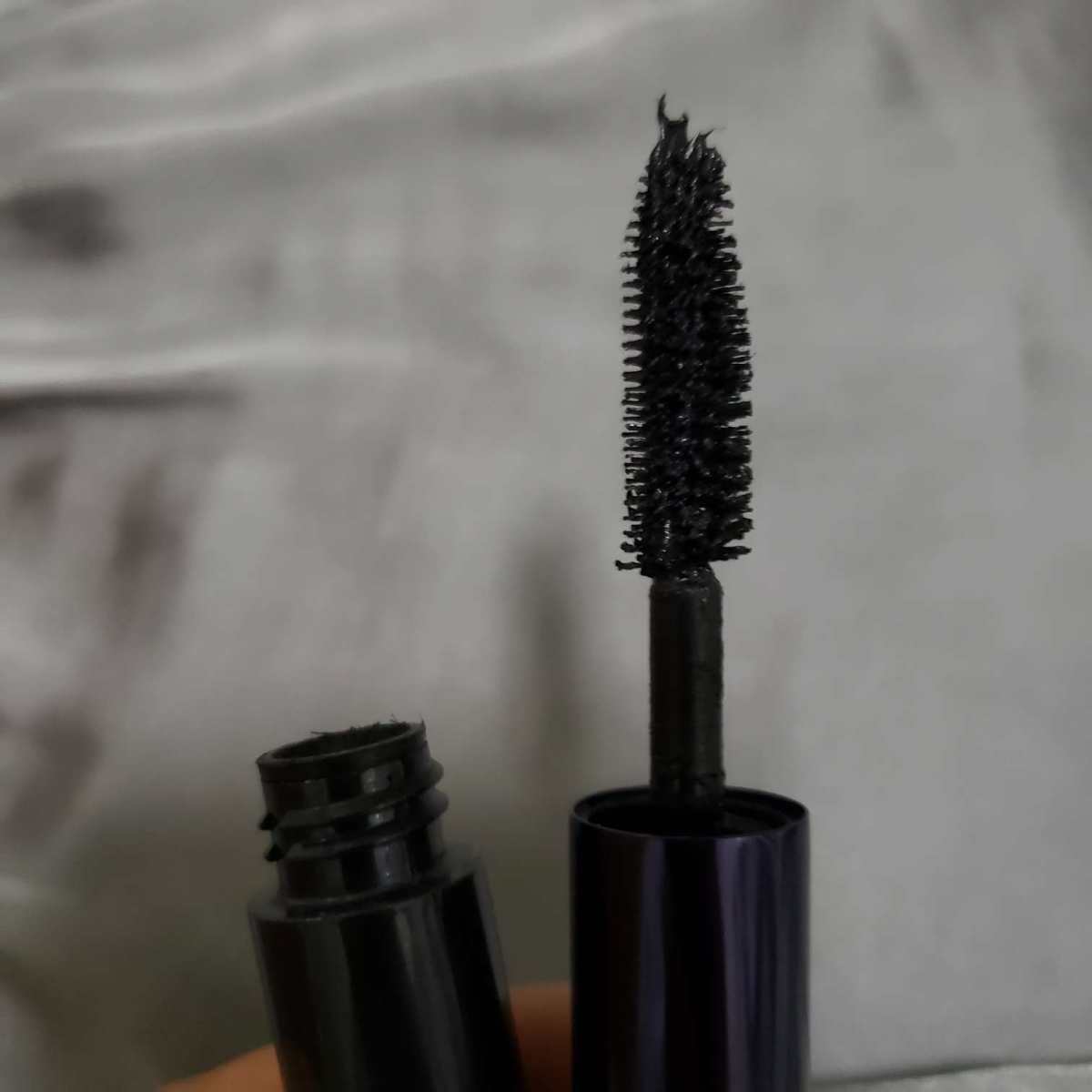 雅诗兰黛睫毛膏使用感受  自从买了雅诗兰黛的产品之后再也没买