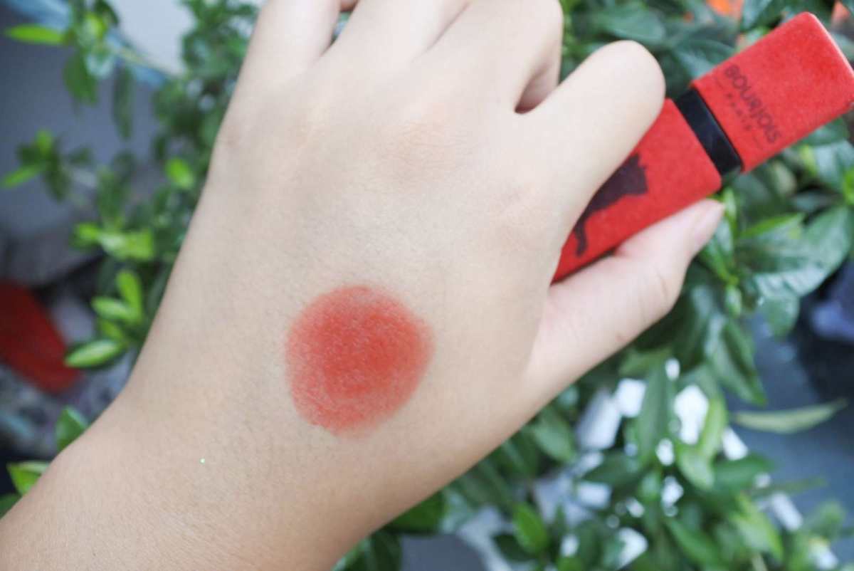 妙巴黎天鹅绒唇釉04蜜桃橘红  第一次见把口红做成猫罐头的样