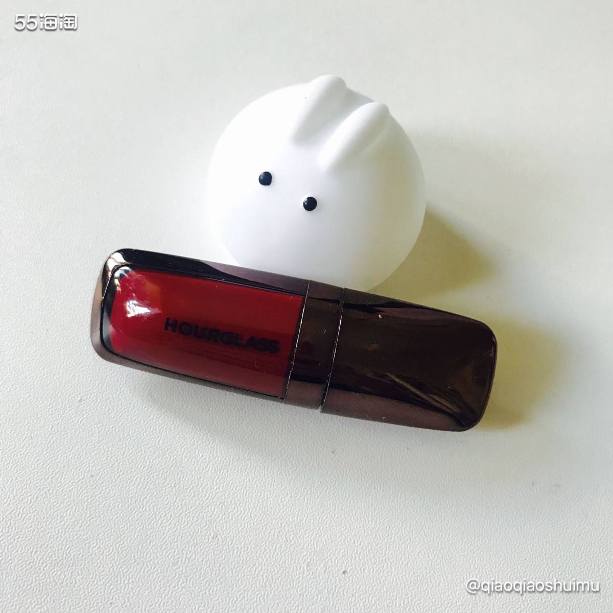 这支迷你的hourglass唇釉是买东西时礼包送的，色号ic