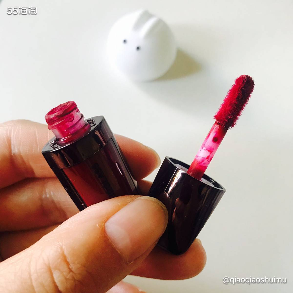 这支迷你的hourglass唇釉是买东西时礼包送的，色号ic