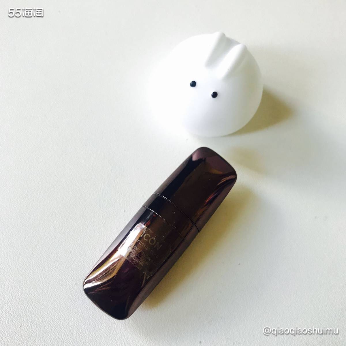 这支迷你的hourglass唇釉是买东西时礼包送的，色号ic