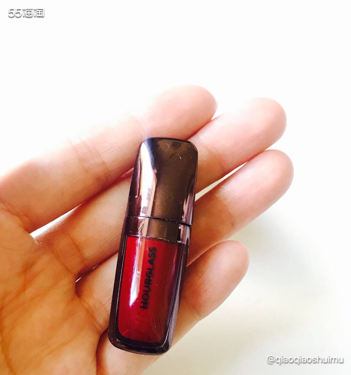 这支迷你的hourglass唇釉是买东西时礼包送的，色号ic