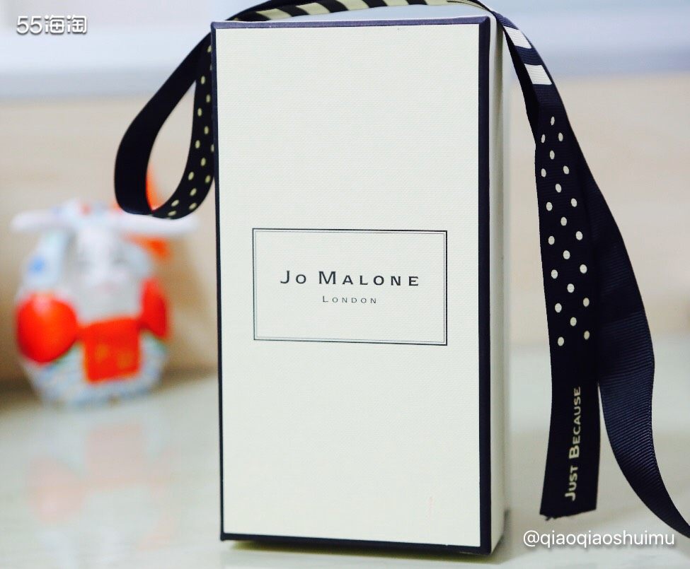 这支大支的祖马龙护手霜是当年祖马龙官网的赠品，觉得还是挺值得