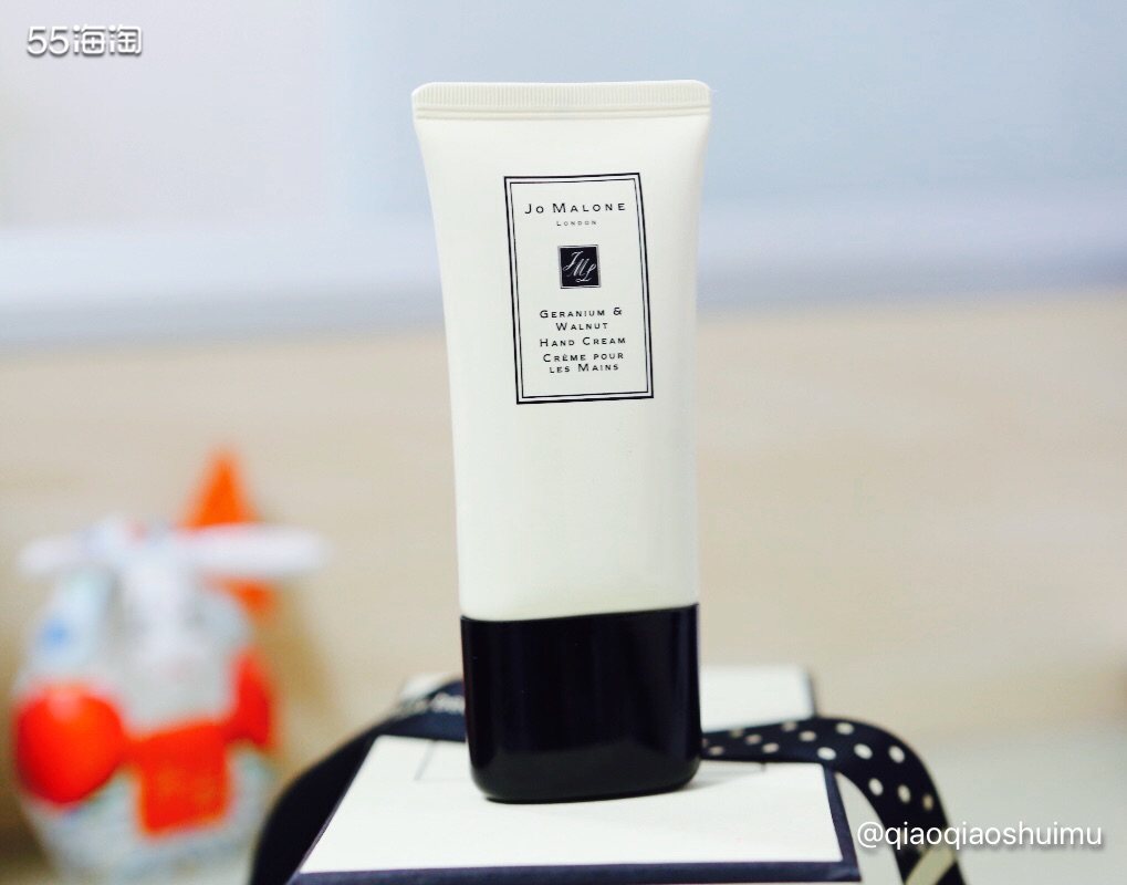 这支大支的祖马龙护手霜是当年祖马龙官网的赠品，觉得还是挺值得