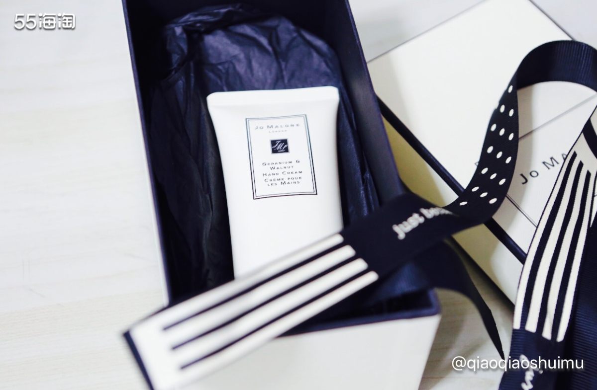 这支大支的祖马龙护手霜是当年祖马龙官网的赠品，觉得还是挺值得