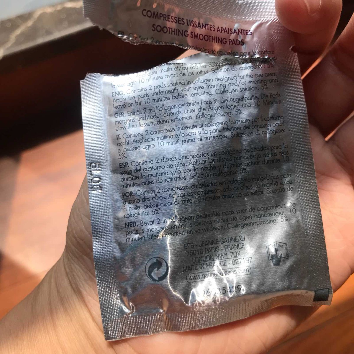 这个眼膜真的非常好用，里面的啫喱非常的多，精华很水润。薄薄的
