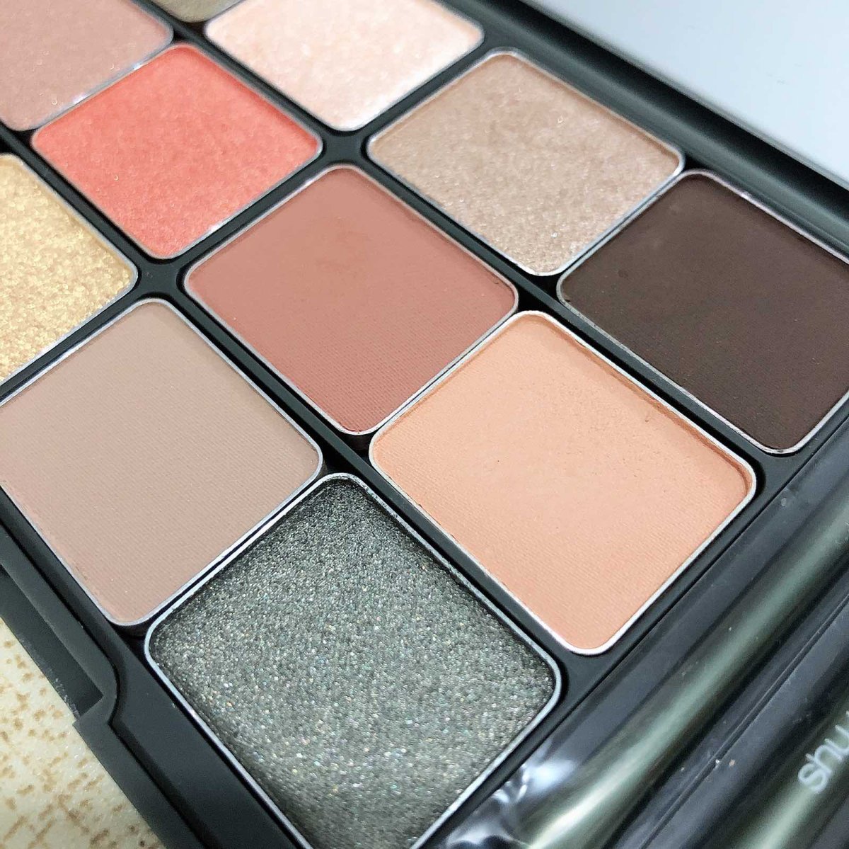 🔺9月晒单挑战_No_2🔻这盘植村秀联名限量迷彩冰橙盘，