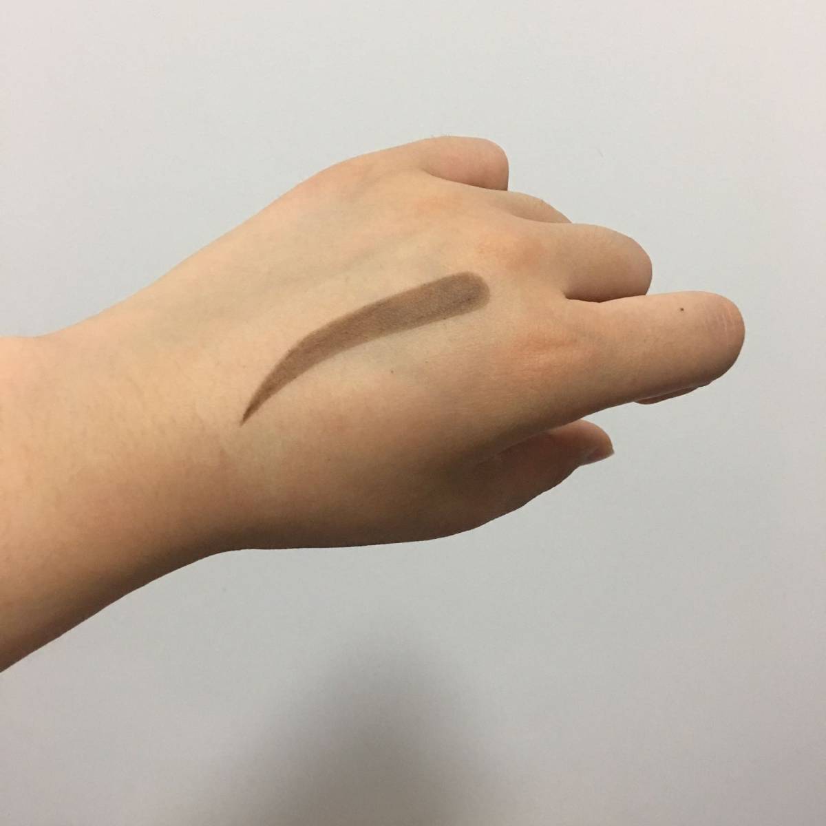 今日**个搞笑的化妆工具，😄 眉毛定型卡 买这个是因为有一